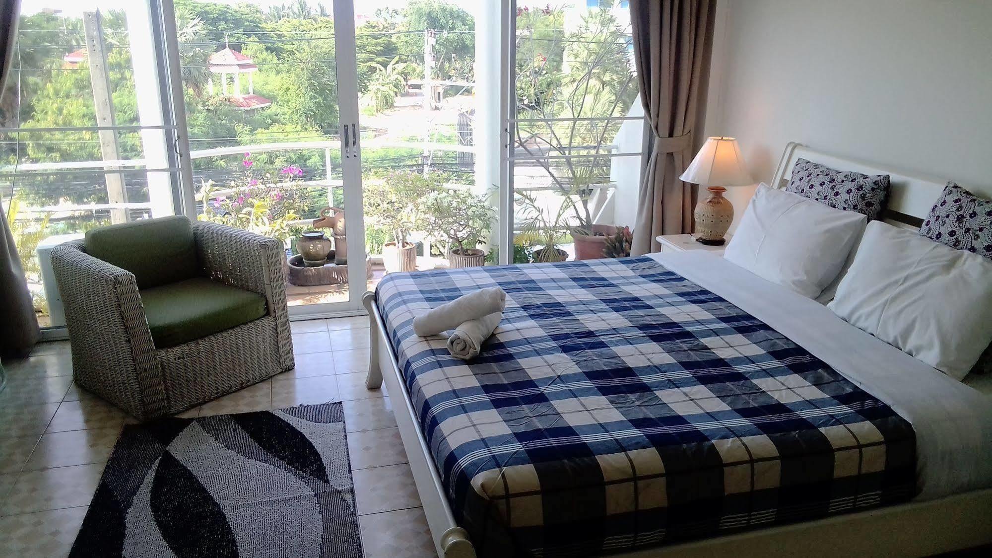 Corner Cafe Bed & Breakfast Hua Hin Luaran gambar